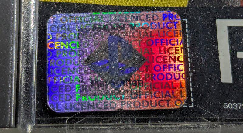 A picture of the PS1 game case hologram.