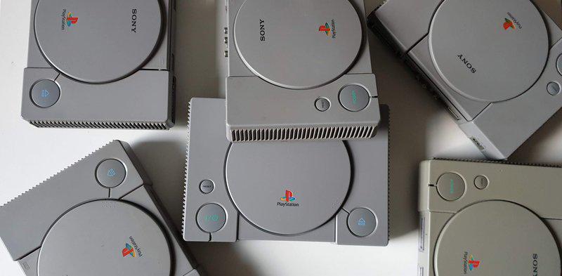 An image of many PlayStation consoles, arranged.