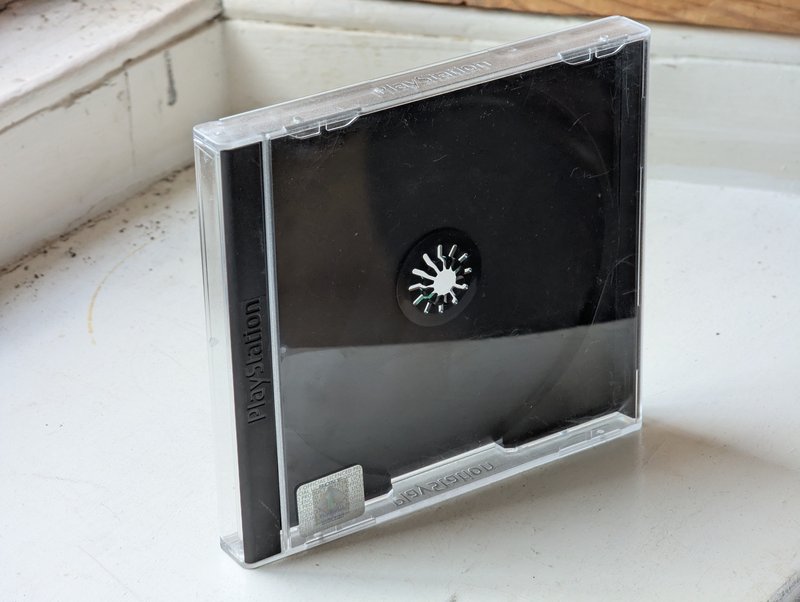 Jewel case back tray detail